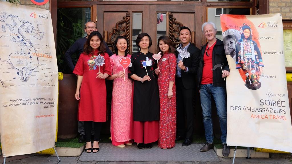 L'équipe présente sur place en compagnie de nos représentants en France : Arnaud et Hoa.