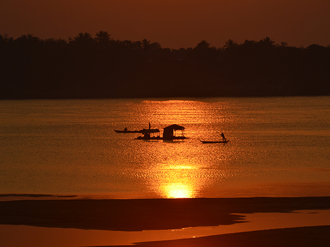 crepuscule au fleuve Mekong