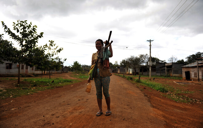 Chemin vers un village des Mnong Ã  Dac Nong 