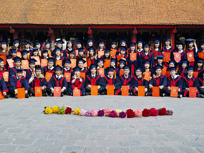 remise diplomes au temple de LittÃ©rature