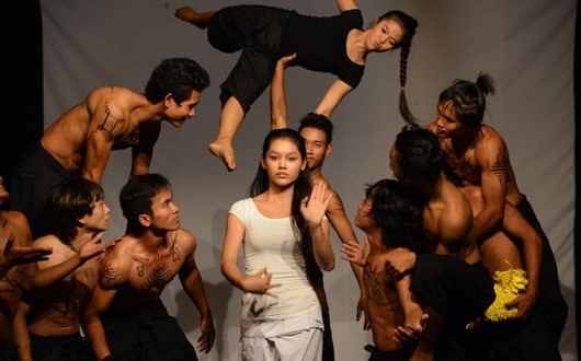 Les acrobates du cirque Phare à Battambang
