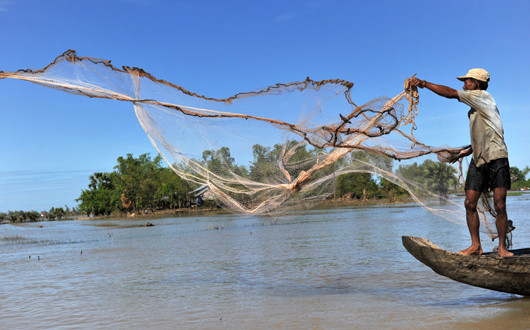 Les pêcheurs du village flottant de Kompong Khleang